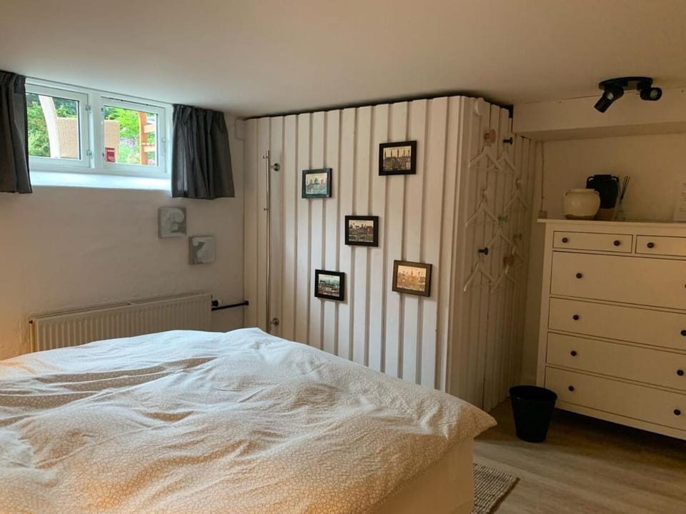 Bedroom, wardrobe