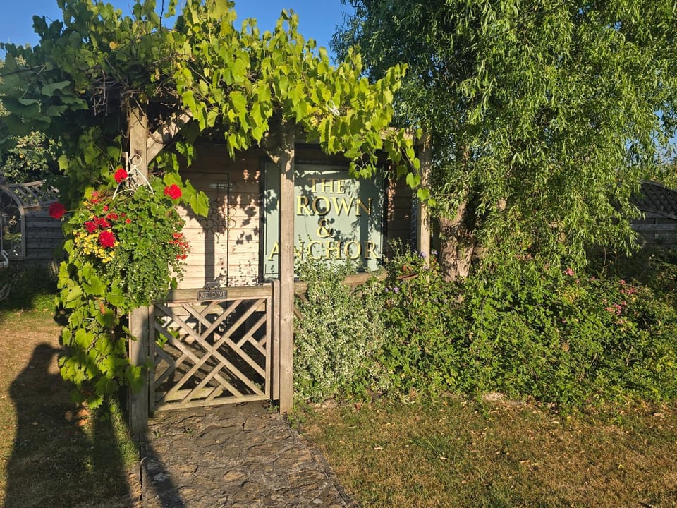 Crown Cabin Wiltshire near Longleat and Bath Cabin in Trowbridge