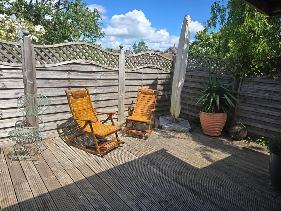 Crown Cabin Wiltshire near Longleat and Bath Cabin in Trowbridge