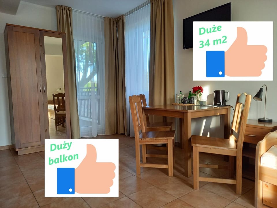 Communal lounge/ TV room, Living room, Family, VIP