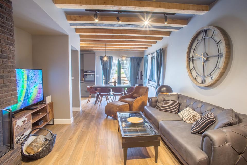 TV and multimedia, Living room, Seating area