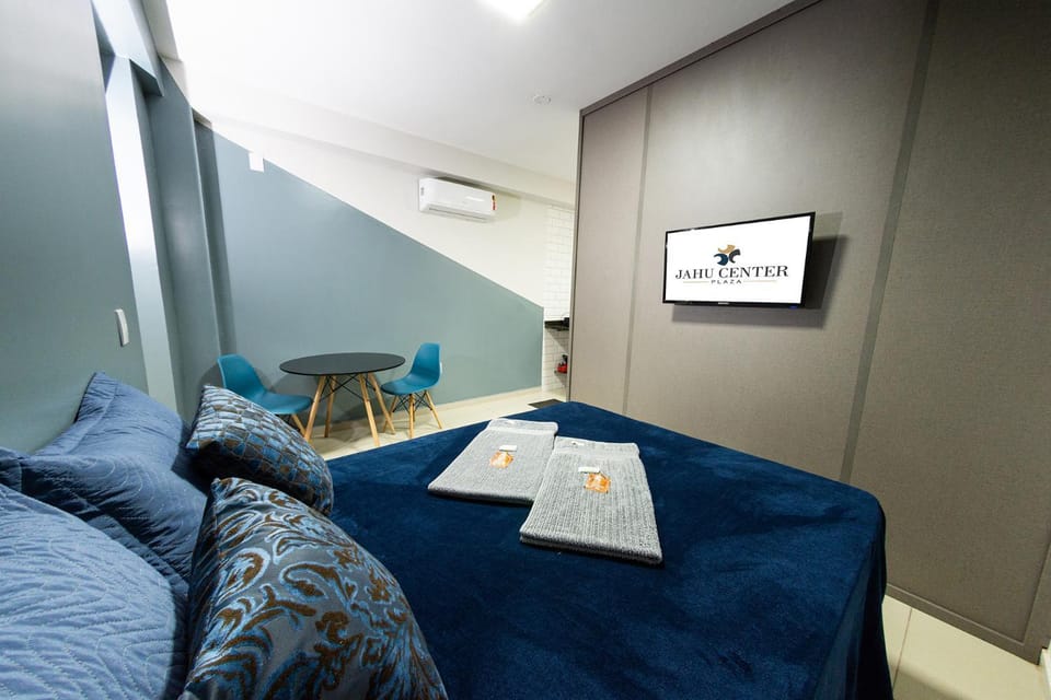 Bed, TV and multimedia, Bedroom, towels