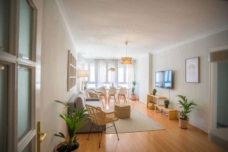 Living room, Lounge or bar, Seating area, Dining area
