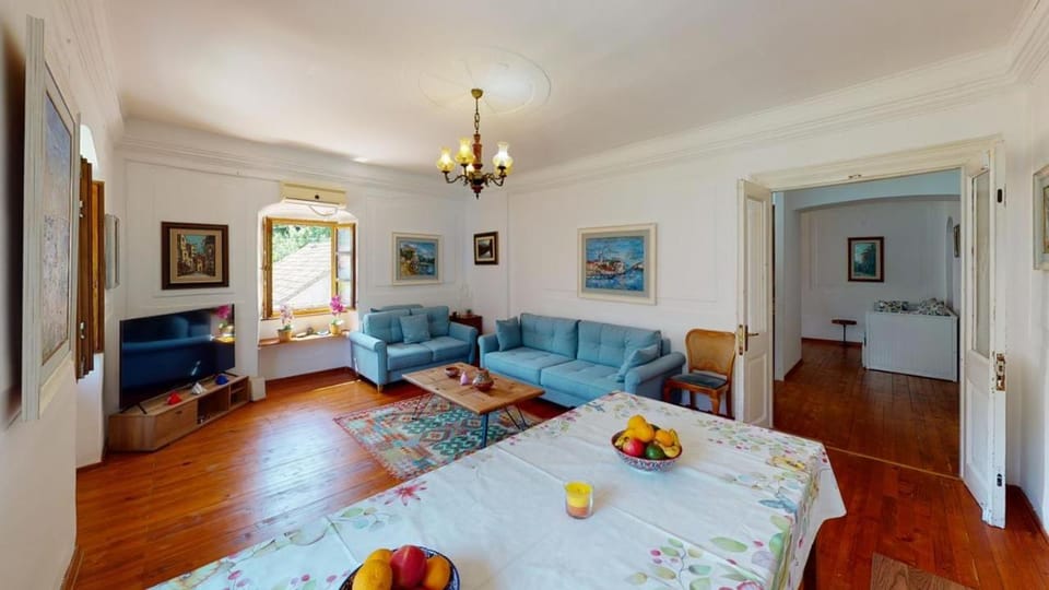 Dream Catcher Villa - Beachfront & Seaview terrace Apartment in Kotor Municipality