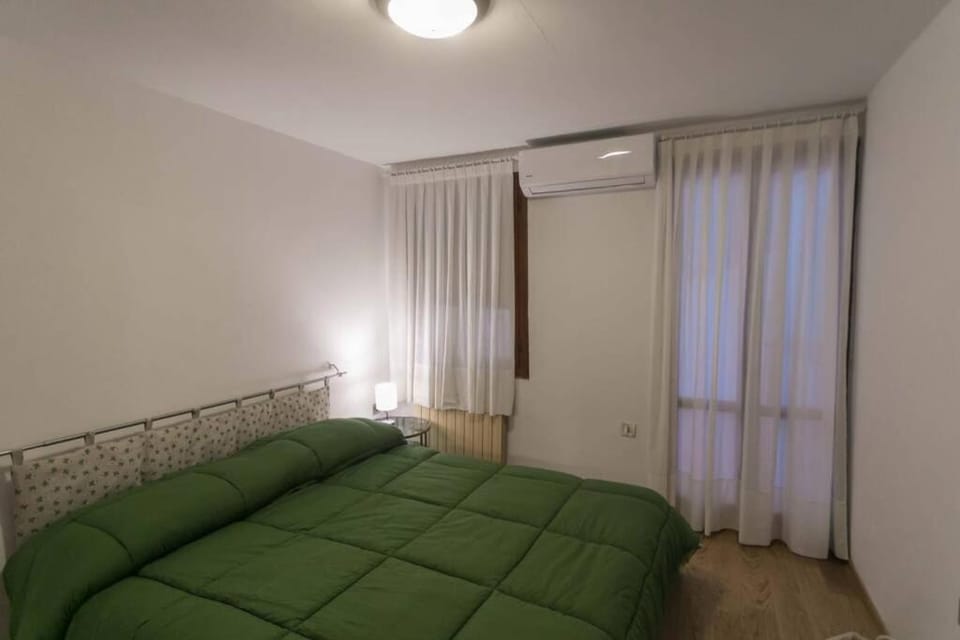 Bed, Bedroom, air conditioner, air conditioner