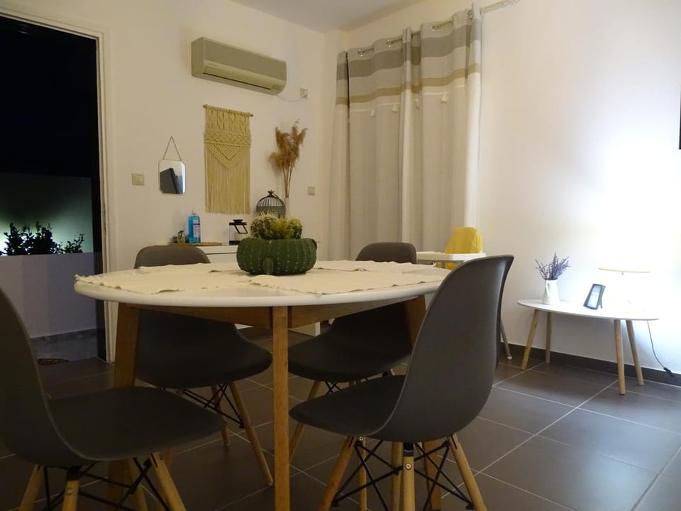 Living room, Photo of the whole room, Dining area