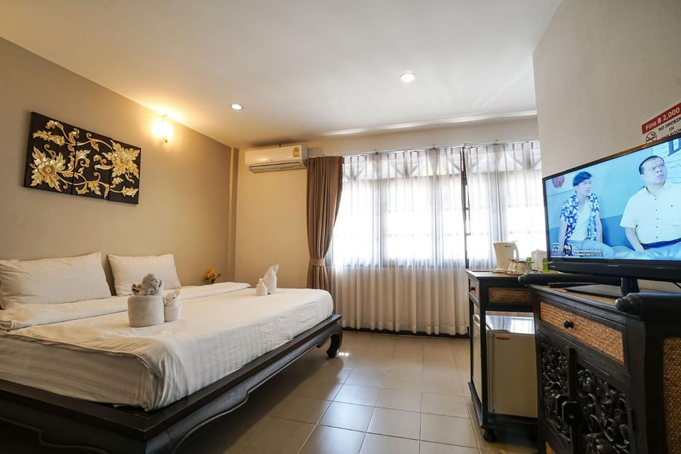 Bed, Balcony/Terrace, Bedroom, oven, air conditioner