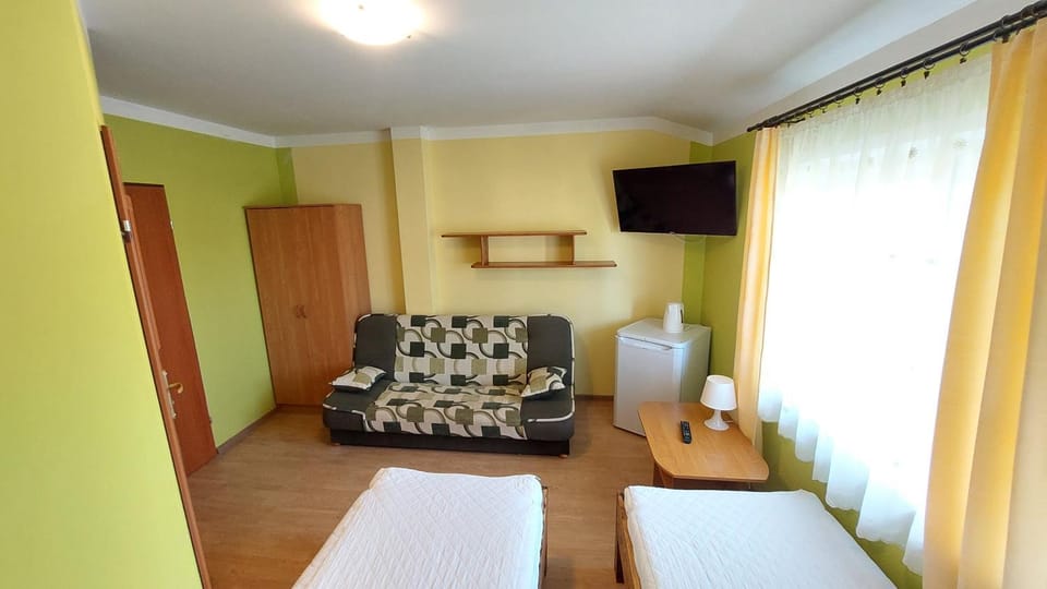 TV and multimedia, Photo of the whole room, Bedroom