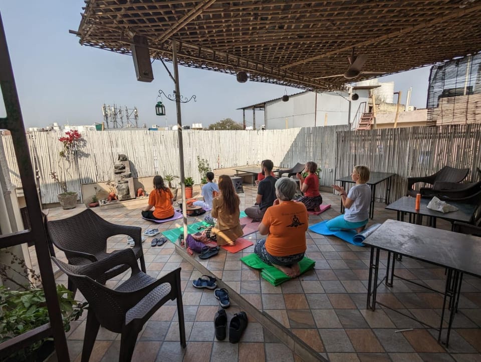 Restaurant/places to eat, People, Activities, Balcony/Terrace, Area and facilities, group of guests