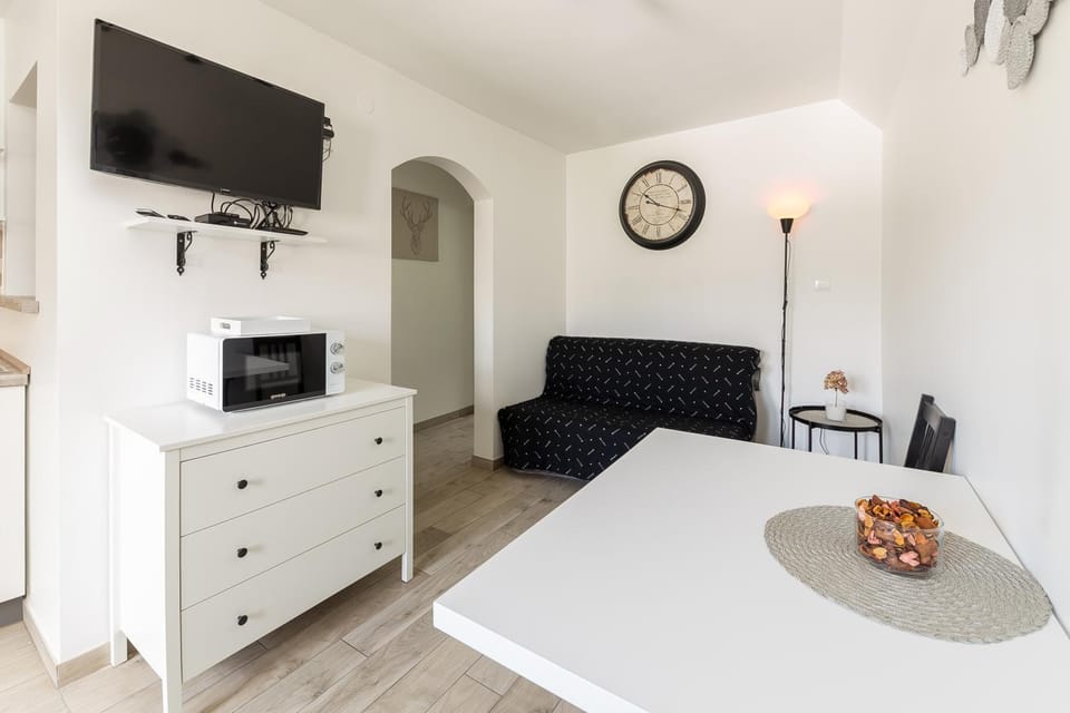 TV and multimedia, Living room, Dining area