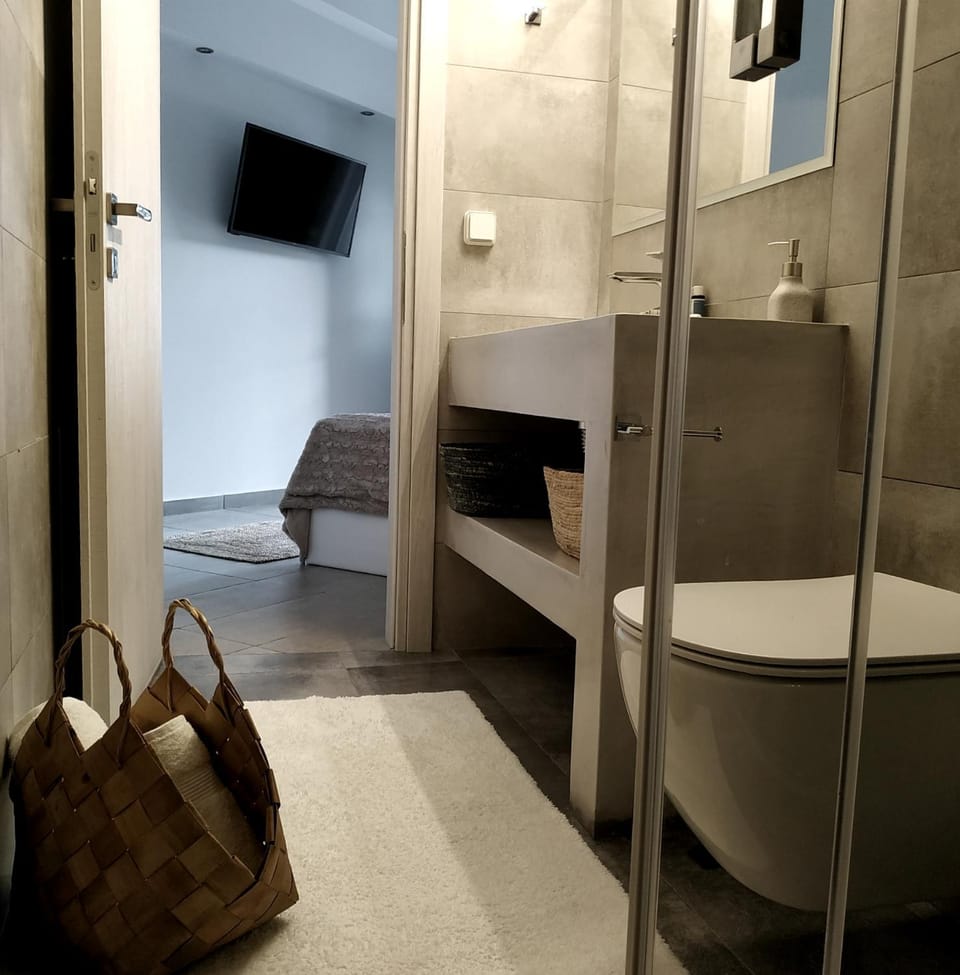 Shower, Bathroom, towels