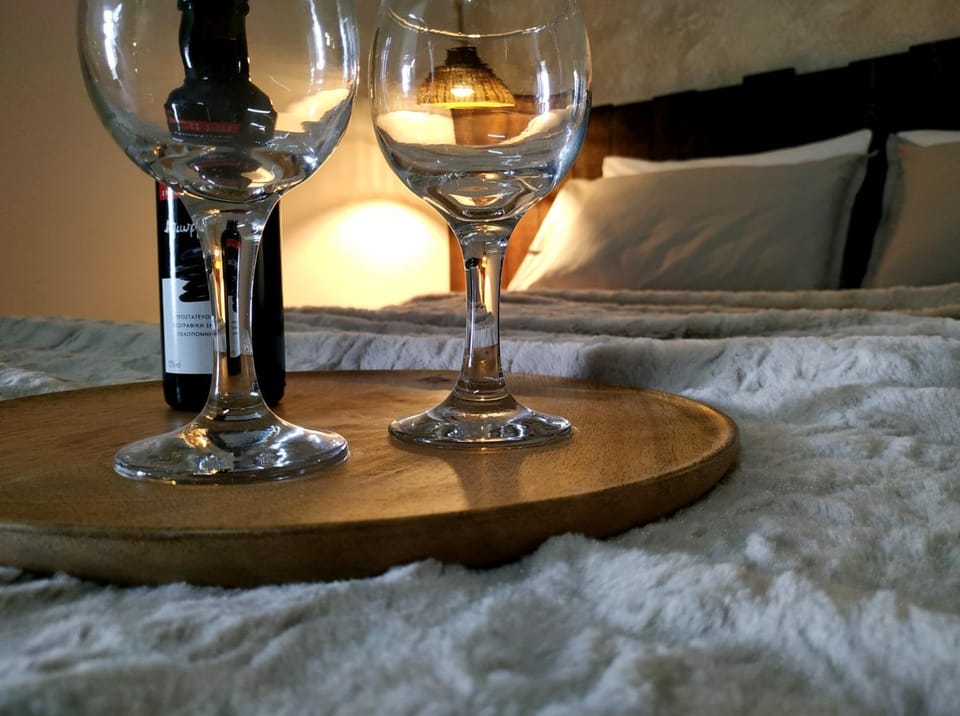 Bedroom, Drinks