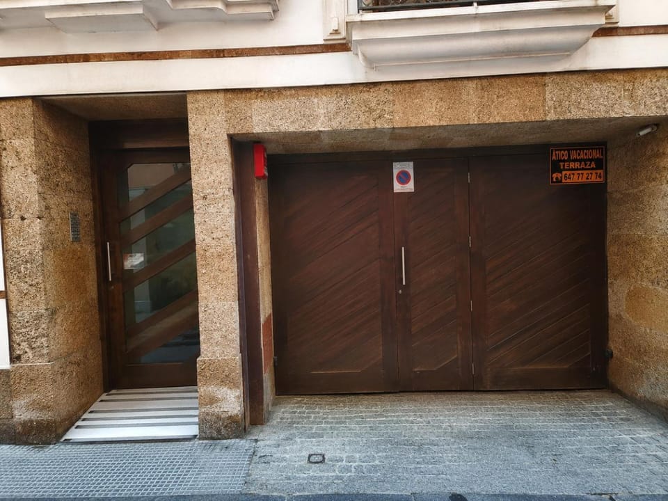 Facade/entrance