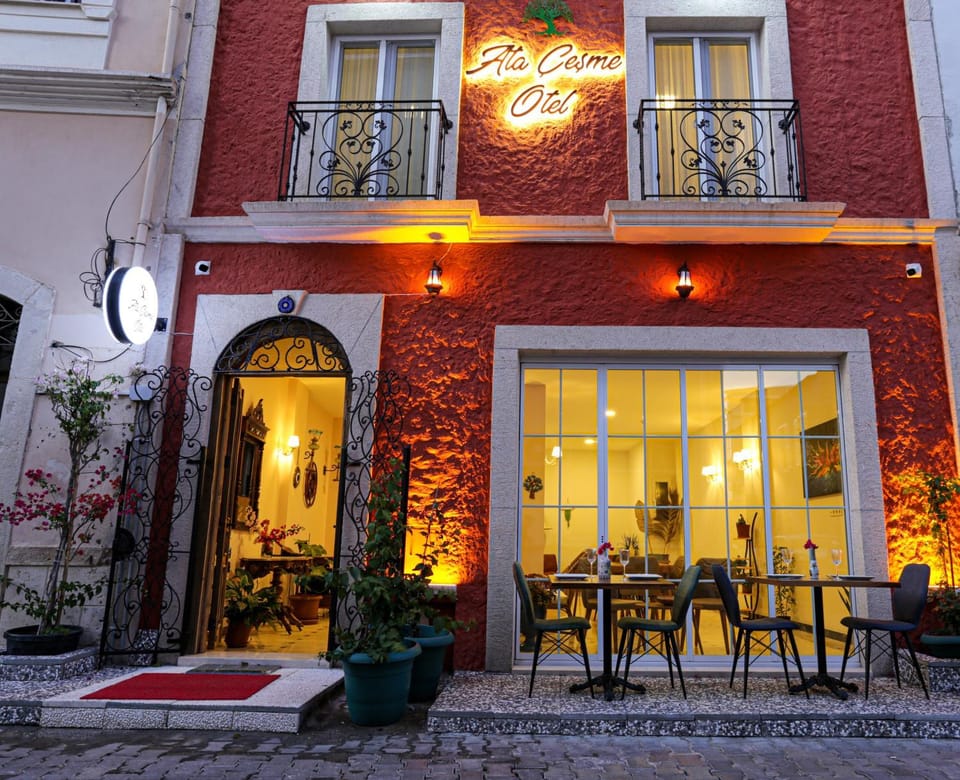 Facade/entrance, Internal: Not applicable to any particular room