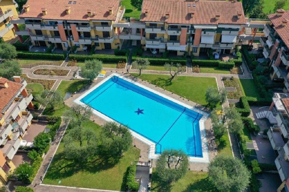 Property building, Day, Bird's eye view, Pool view, Swimming pool