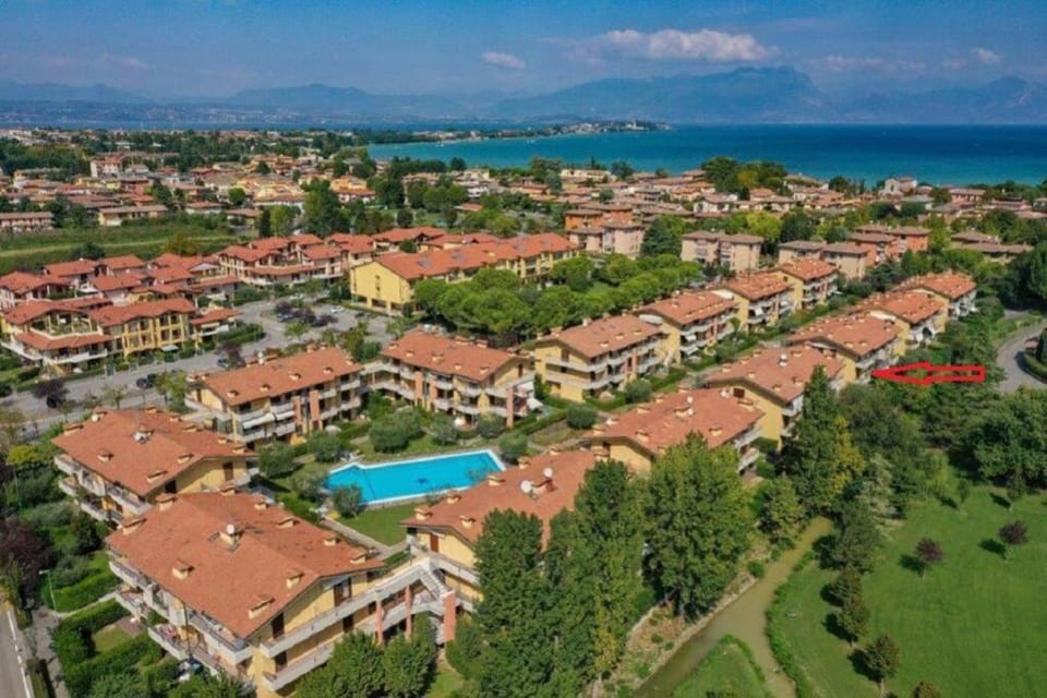 Neighbourhood, Natural landscape, Bird's eye view, Pool view, Location