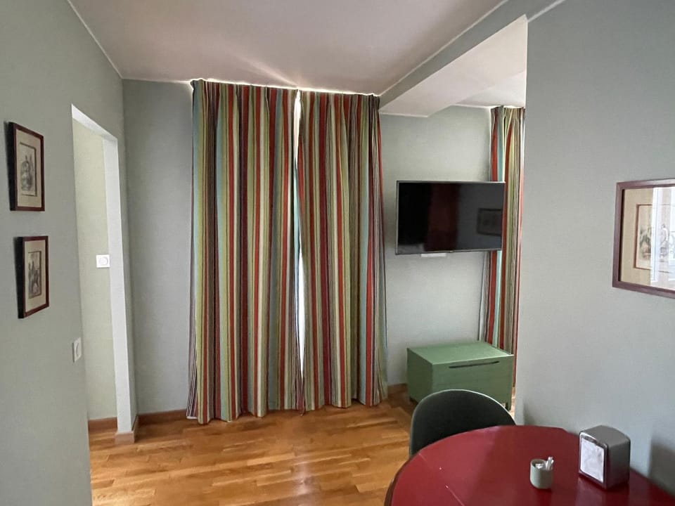 Communal lounge/ TV room, TV and multimedia, Living room, Photo of the whole room