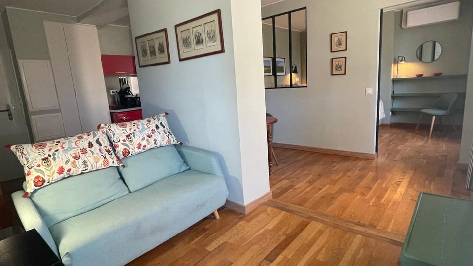 Living room, Photo of the whole room, Seating area