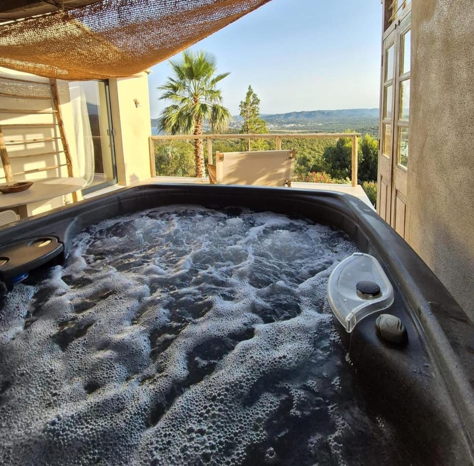 Natural landscape, Hot Tub