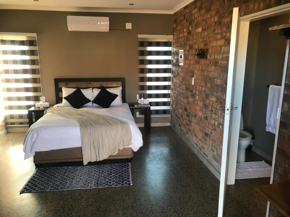 Bed, Bathroom, Bedroom