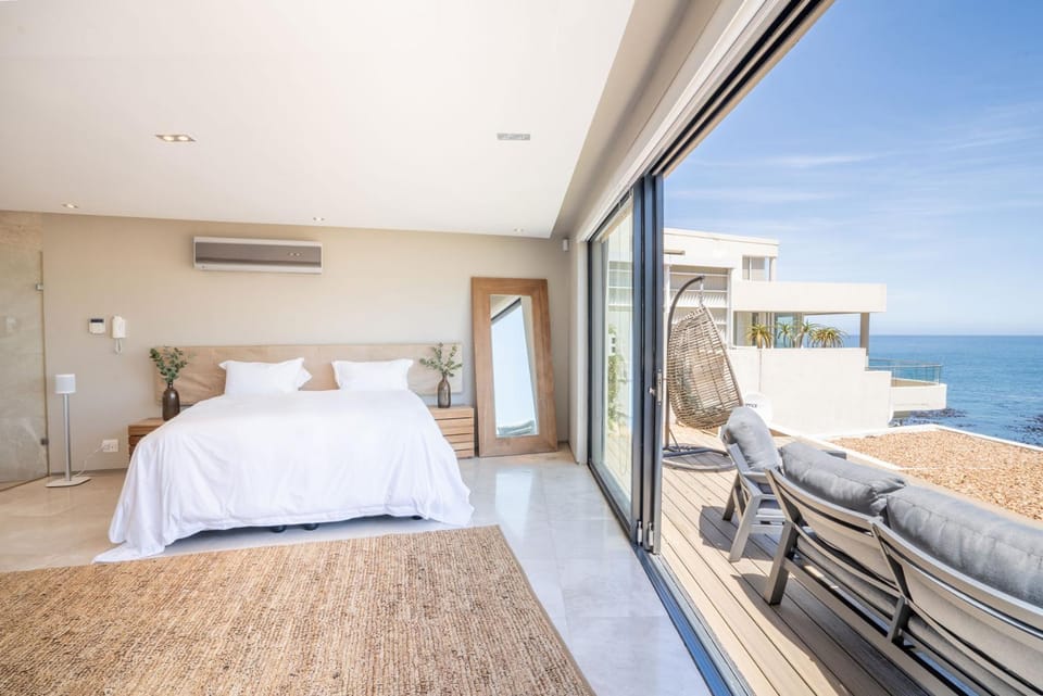 Bed, Balcony/Terrace, Photo of the whole room, Bedroom, Sea view