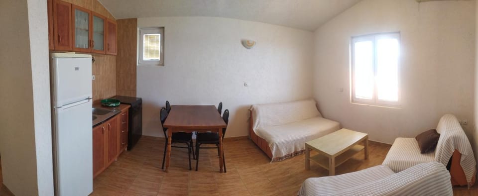 Living room, Dining area, kitchen