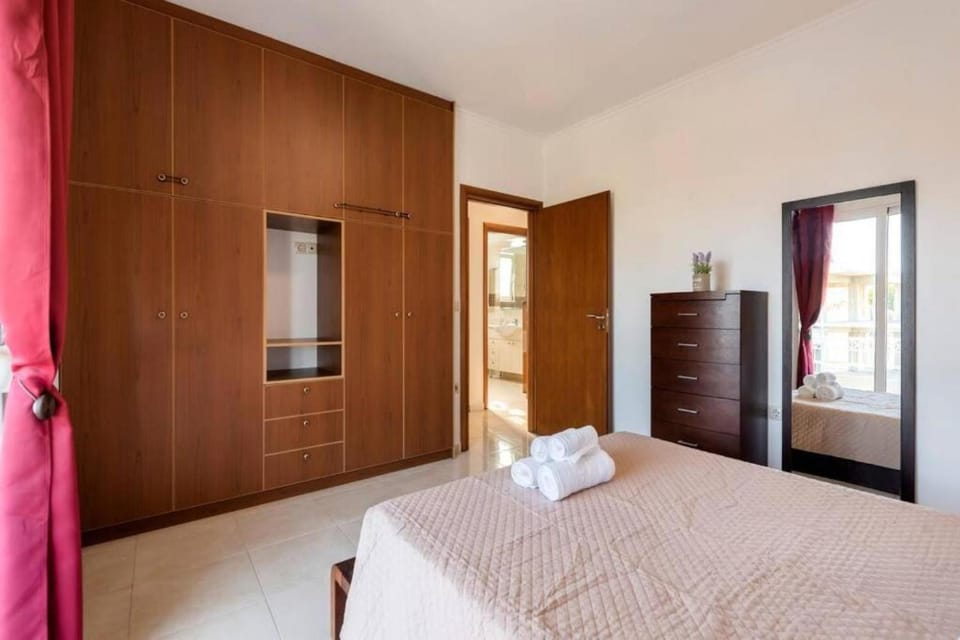 Bed, Photo of the whole room, Bedroom, towels, wardrobe