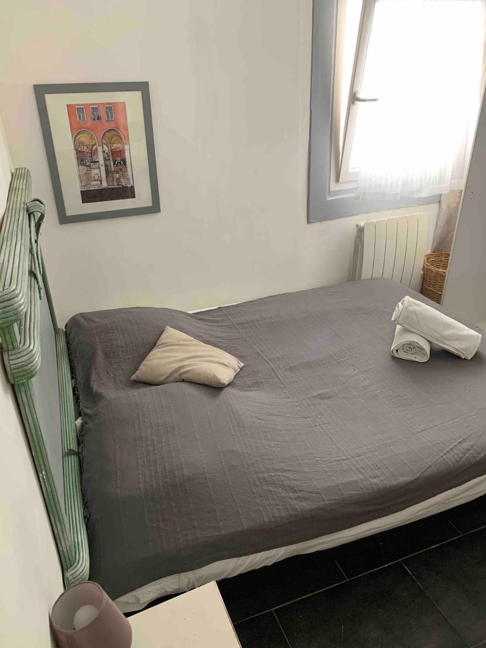 Bedroom, towels