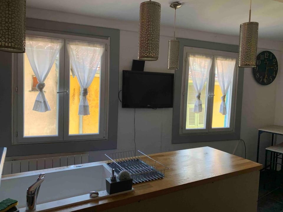 TV and multimedia, Kitchen or kitchenette