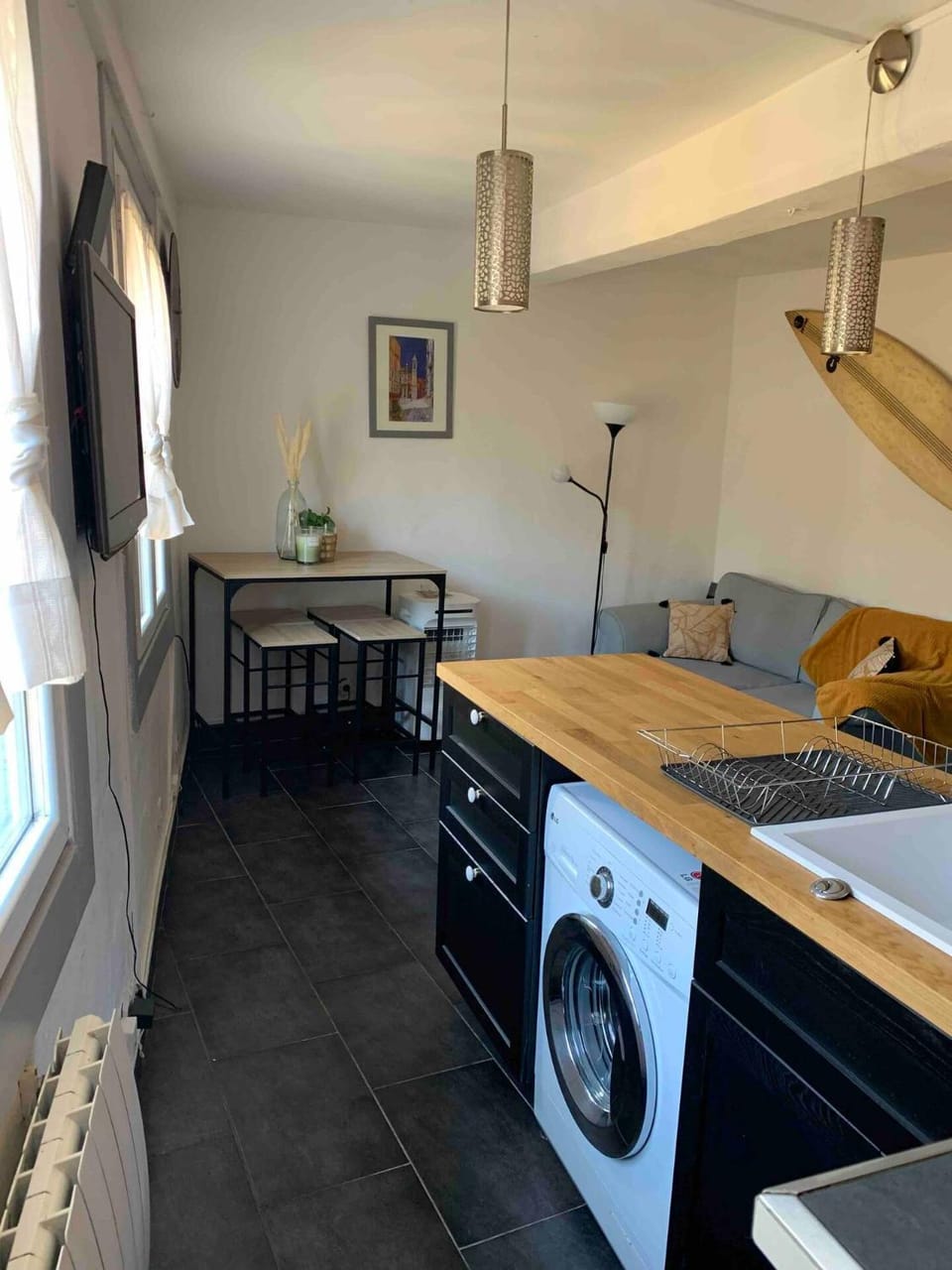 Kitchen or kitchenette, washing machine
