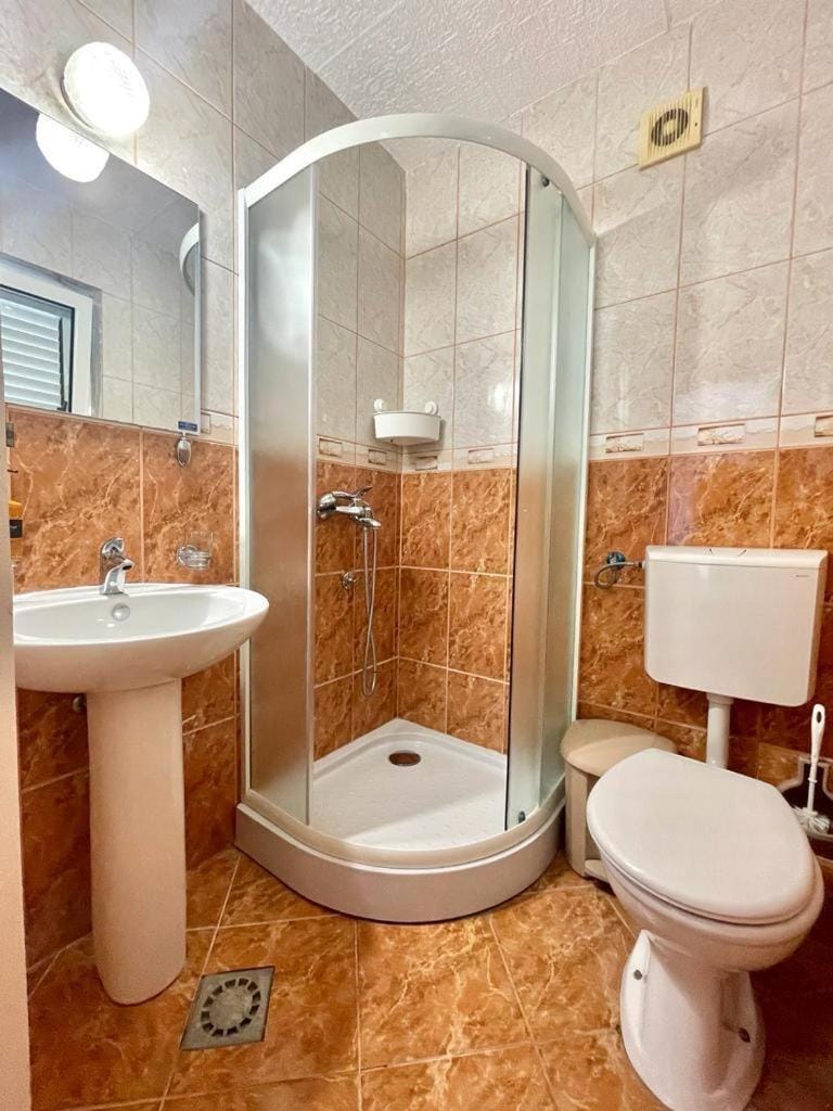 Shower, Toilet, Bathroom, bidet