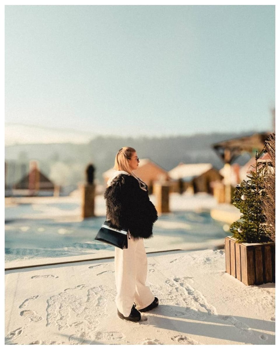 Nearby landmark, Day, People, Natural landscape, Winter, Mountain view