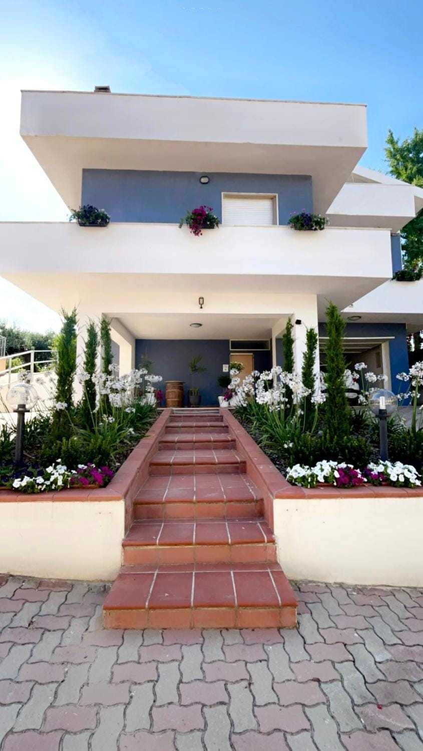 Property building, Facade/entrance, Garden