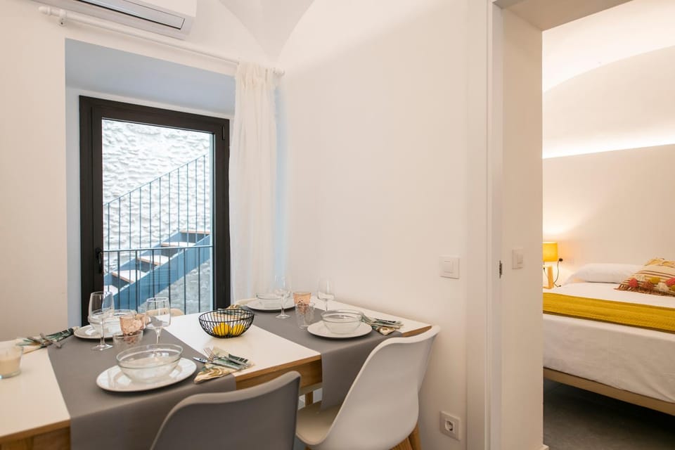 View (from property/room), Dining area, Bedroom, air conditioner