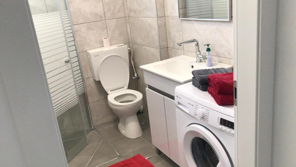 Isramax low-cost apartment near the sea. Apartment in Tel Aviv District
