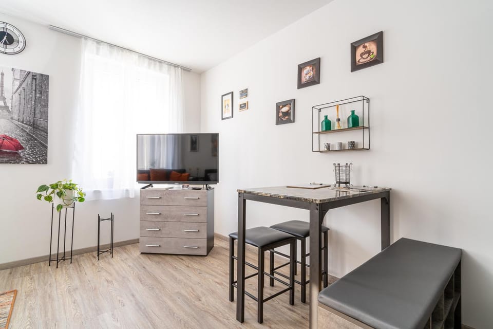 TV and multimedia, Dining area