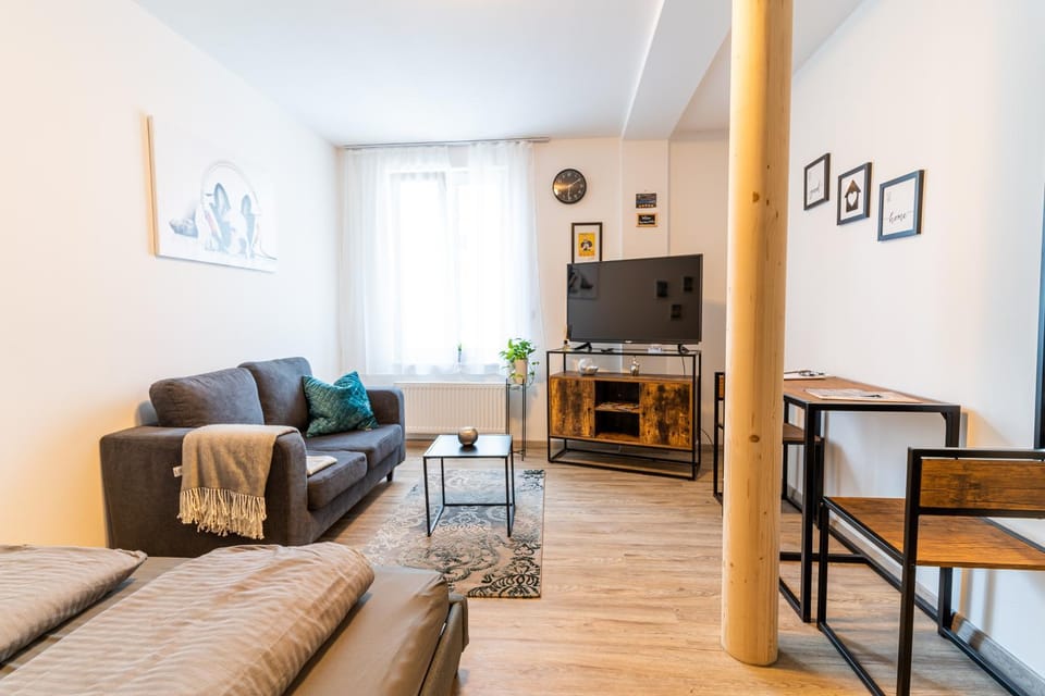 Bed, TV and multimedia, Seating area, Dining area