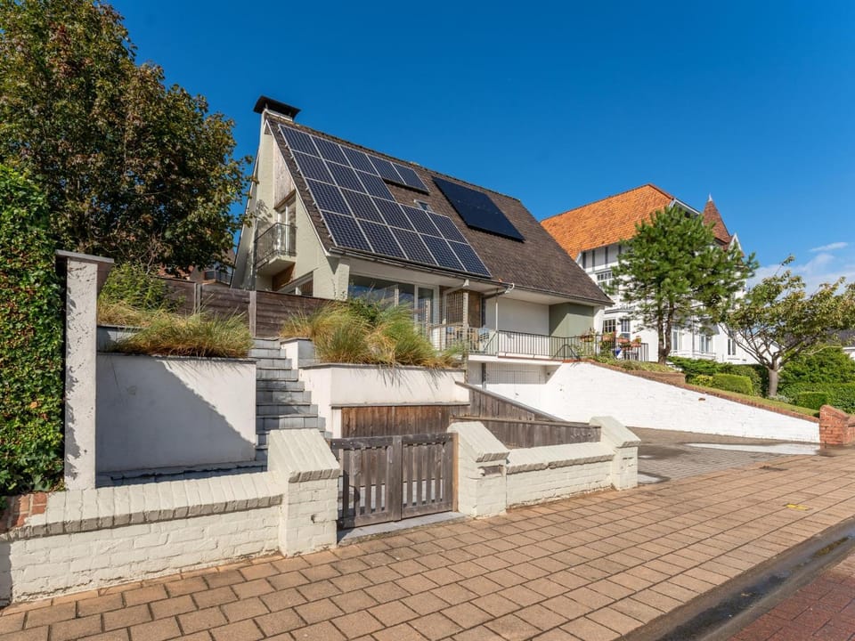 Property building, Summer