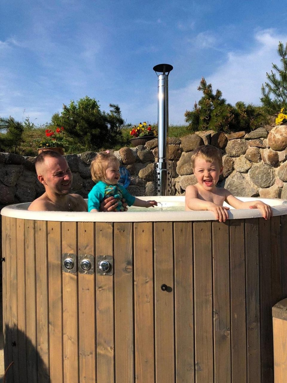 Natural landscape, Hot Tub, group of guests
