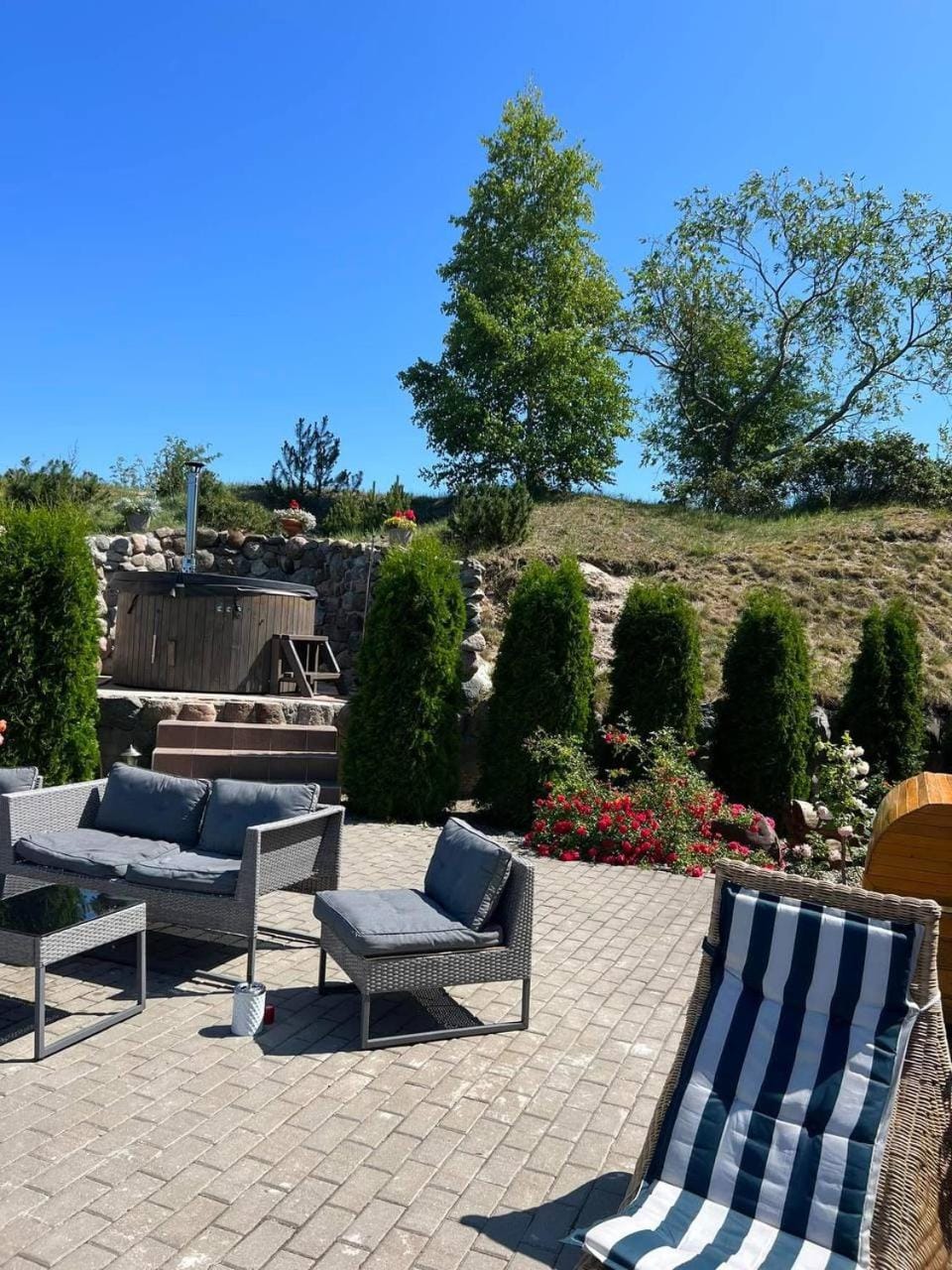 Hot Tub, Inner courtyard view, furniture