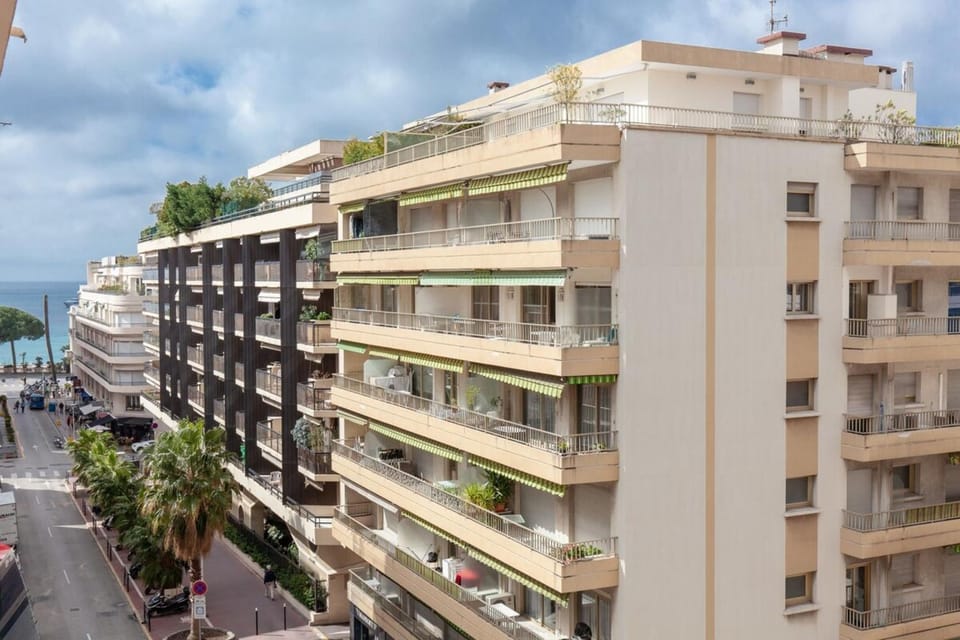 Neighbourhood, Street view, Location