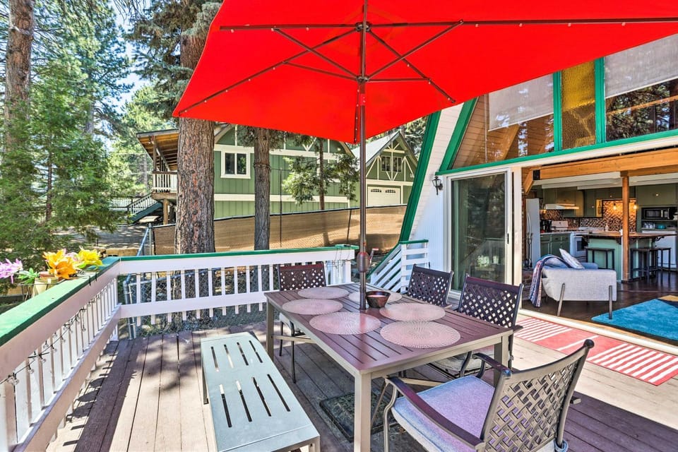 Running Springs A-Frame with Deck and Mtn Views! House in Running Springs