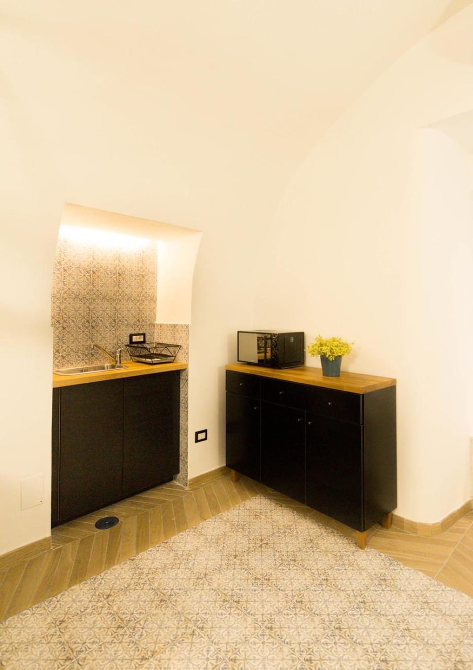 Kitchen or kitchenette