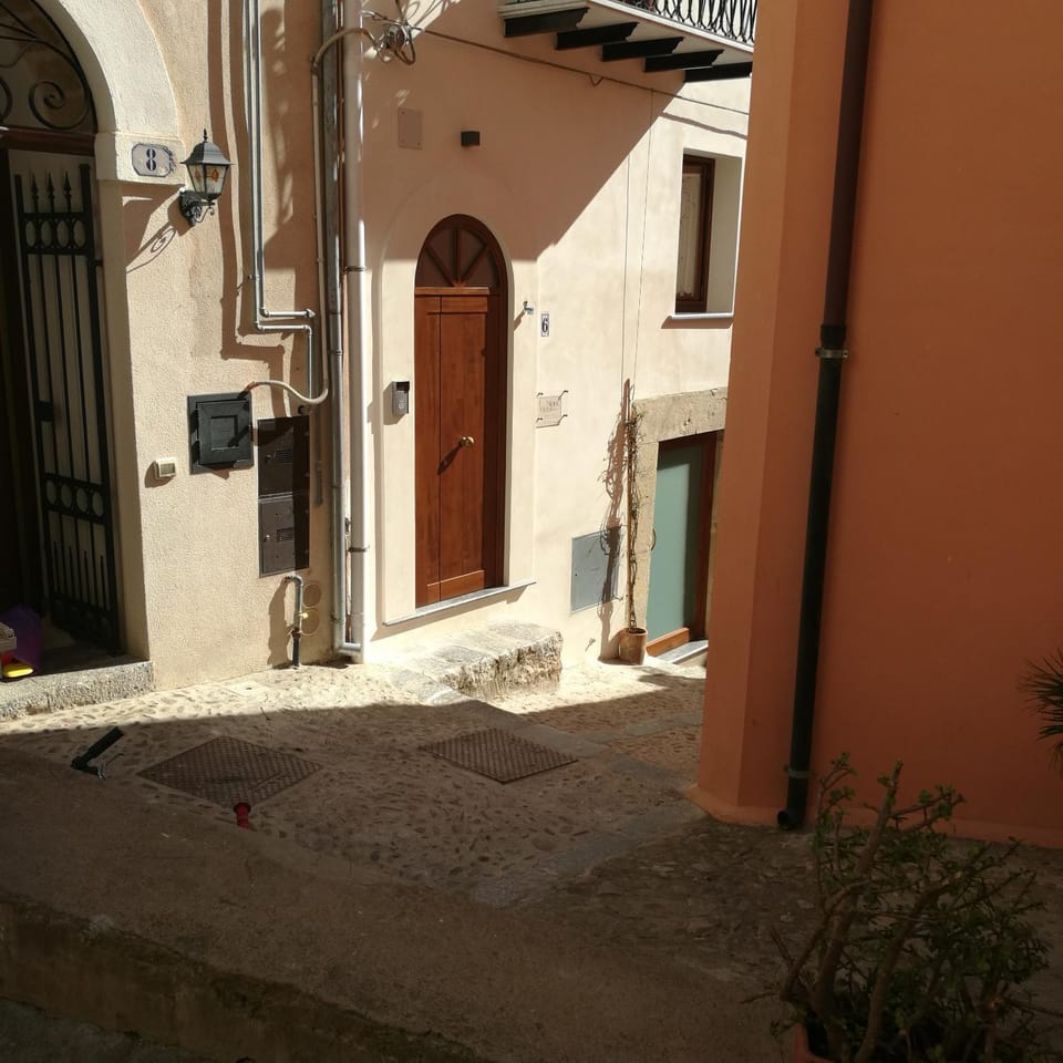 Property building, Facade/entrance