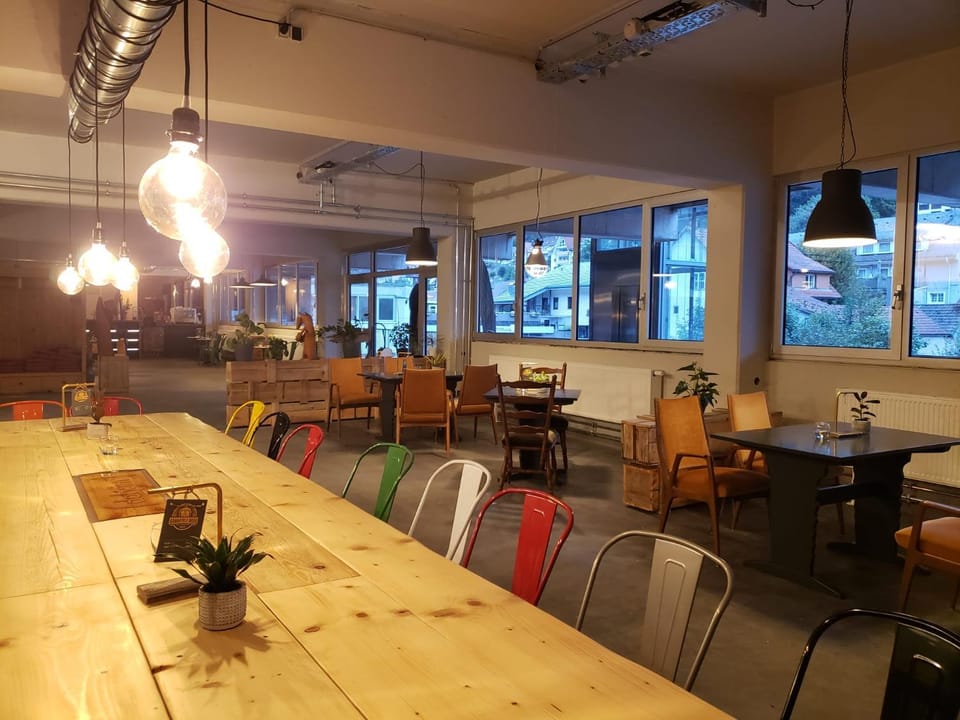 Restaurant/places to eat, Lounge or bar
