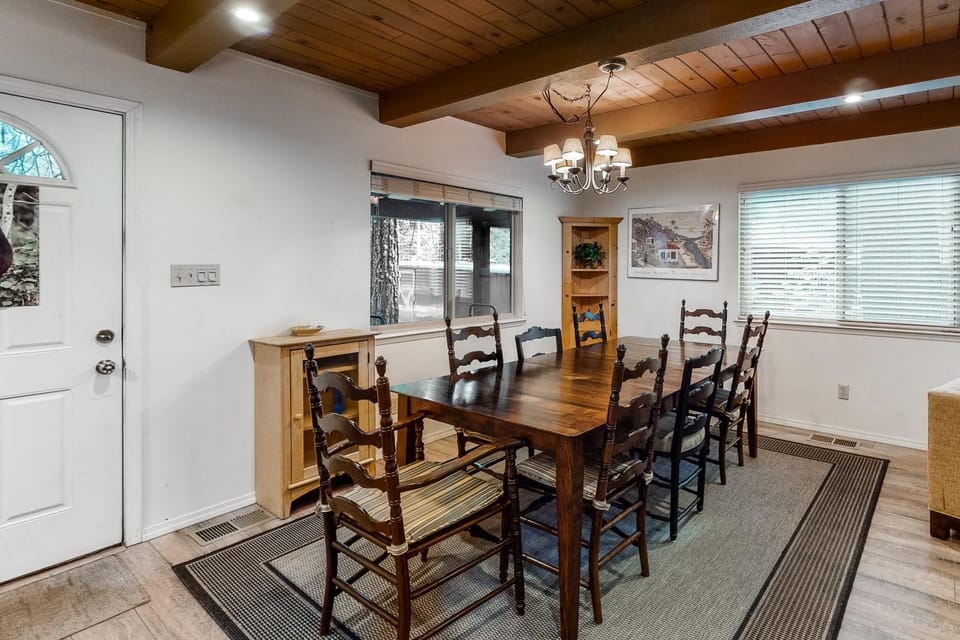 Snowpeak Chalet House in Dorrington