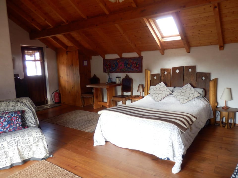 Bed, Photo of the whole room