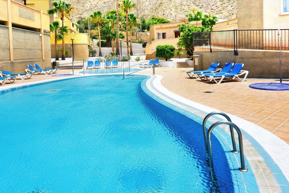 Day, Pool view, Swimming pool, sunbed