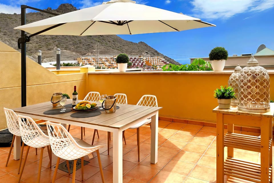Patio, Day, Natural landscape, View (from property/room), Balcony/Terrace, Seating area, Dining area, Food, Mountain view