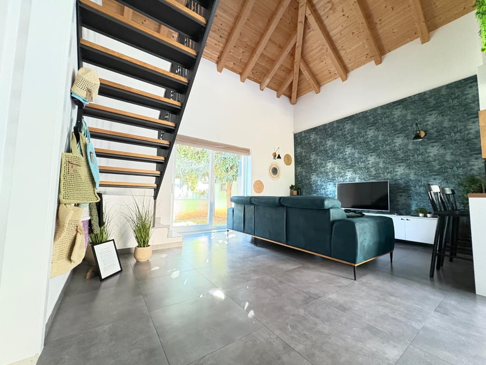 Communal lounge/ TV room, TV and multimedia, Living room